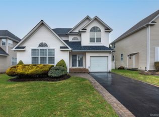 161 Cranberry Ct, Melville, NY 11747