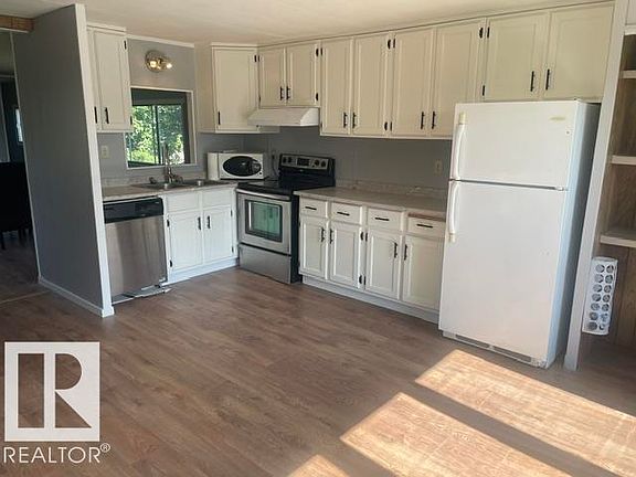 2nd image of 450 Evergreen Park NW