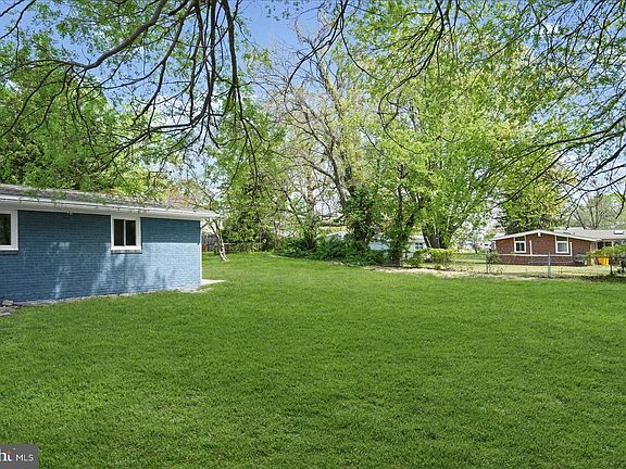 5th image of 214 Saint James Dr