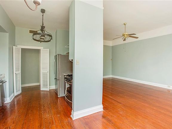 4th image of 2828 Camp St APT 5