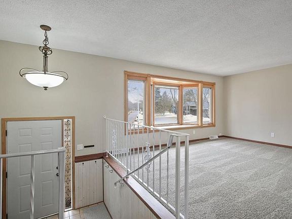 5th image of 14001 Oakview Ln N