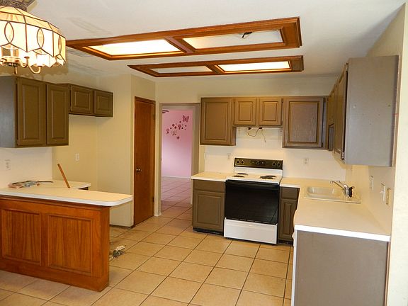 4th image of 816 Park Cir