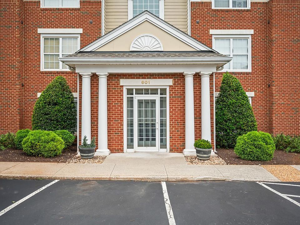1st image of 601 Wyndhurst Dr APT 104