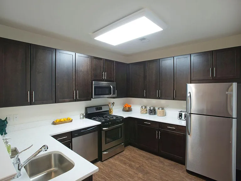 Summit Lane Luxury Apartments — Photo 8