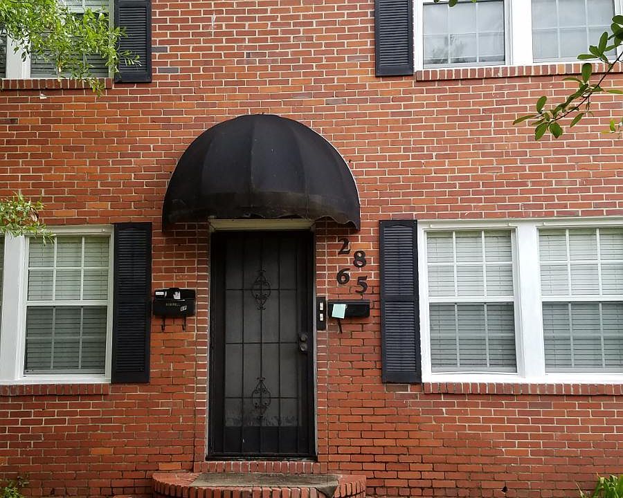Front of property, street view.