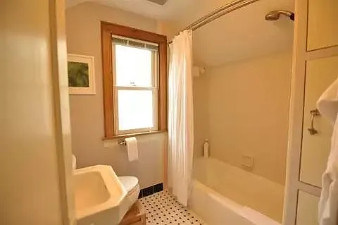 4233 Beverly Rd — Photo 12