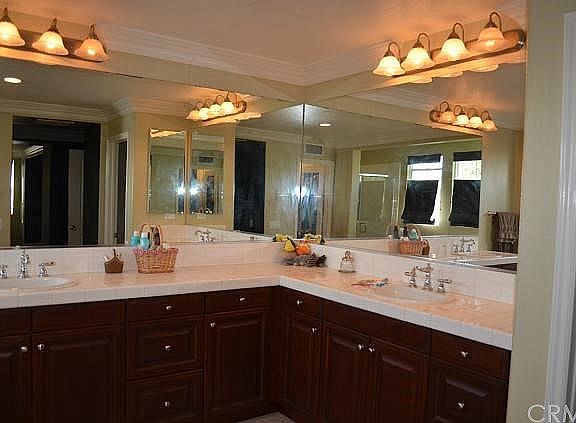 Old master bathroom
