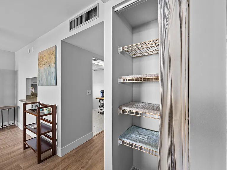 470 Executive Center Dr #5B — Photo 6