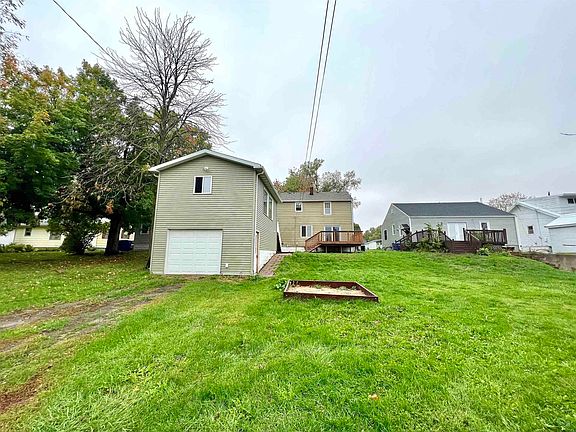 4th image of 823 1st Ave NE