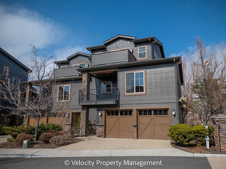 600 SW Otter Way — Photo 1