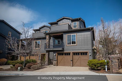 600 SW Otter Way Photo 1