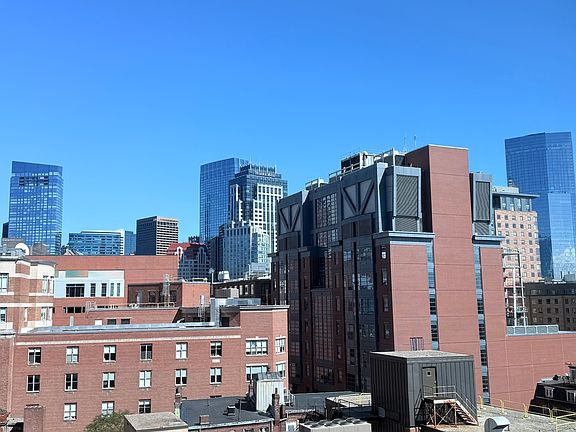 3rd image of 1B Nassau St #903