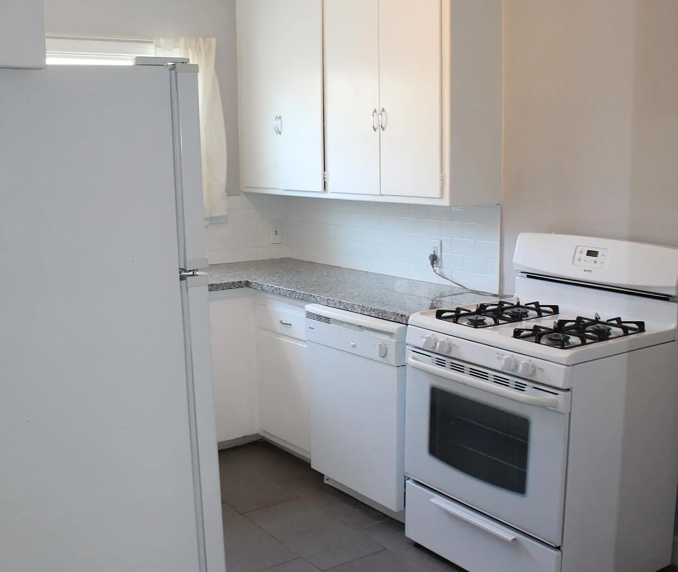 1 bed, 850 sqft, $2,150 — Photo 4