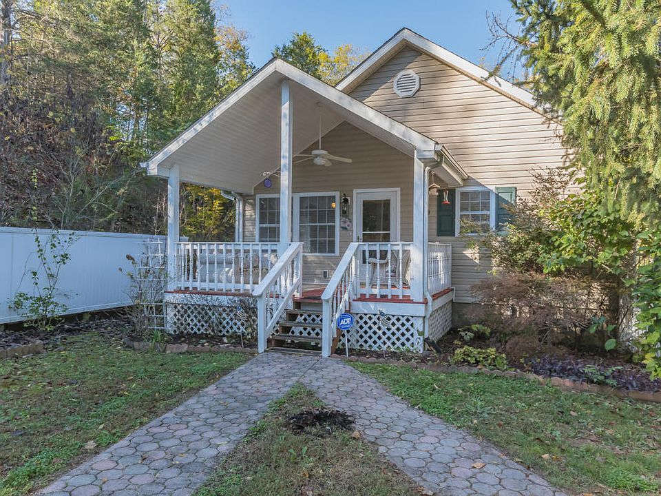 1st image of 2021 Paradise Hills Rd