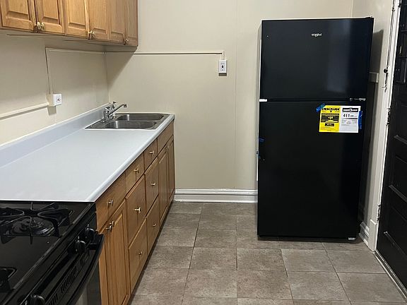 4th image of 3201 N Karlov Ave #1