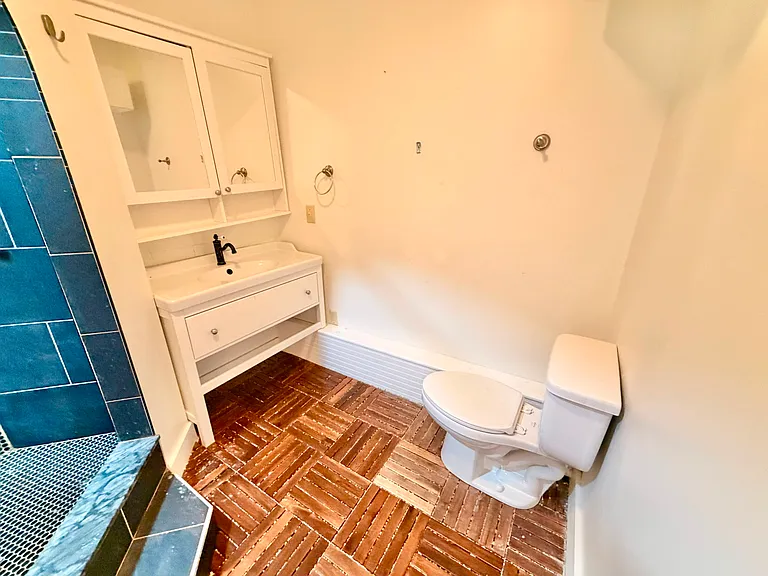 119 W Main St #H — Photo 6