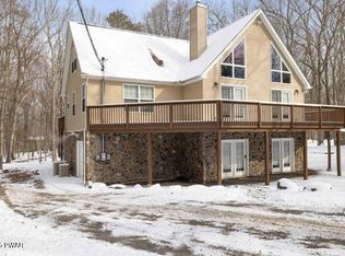137 Maple Leaf Rd, Lackawaxen, PA 18435