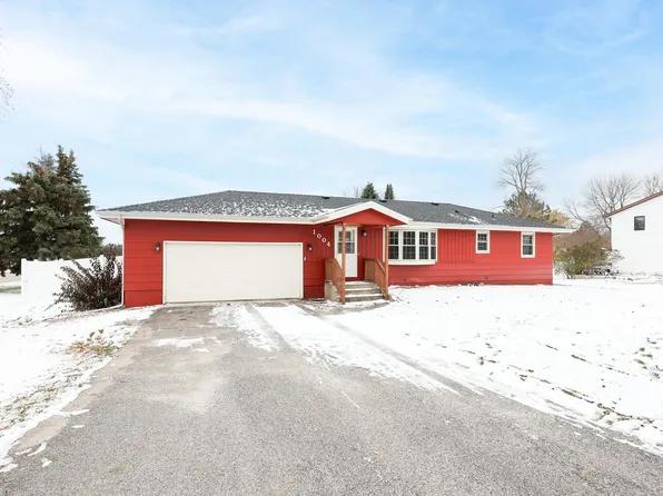 1004 W Meadow Ln NW, Alexandria, MN 56308