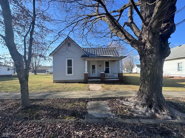 8 N Main St, Roachdale, IN 46172