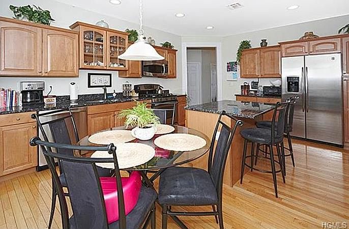 1st image of 5 Cahill Dr