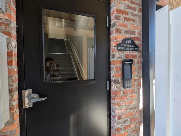 220 N Peedin Ave #201, Selma, NC 27576