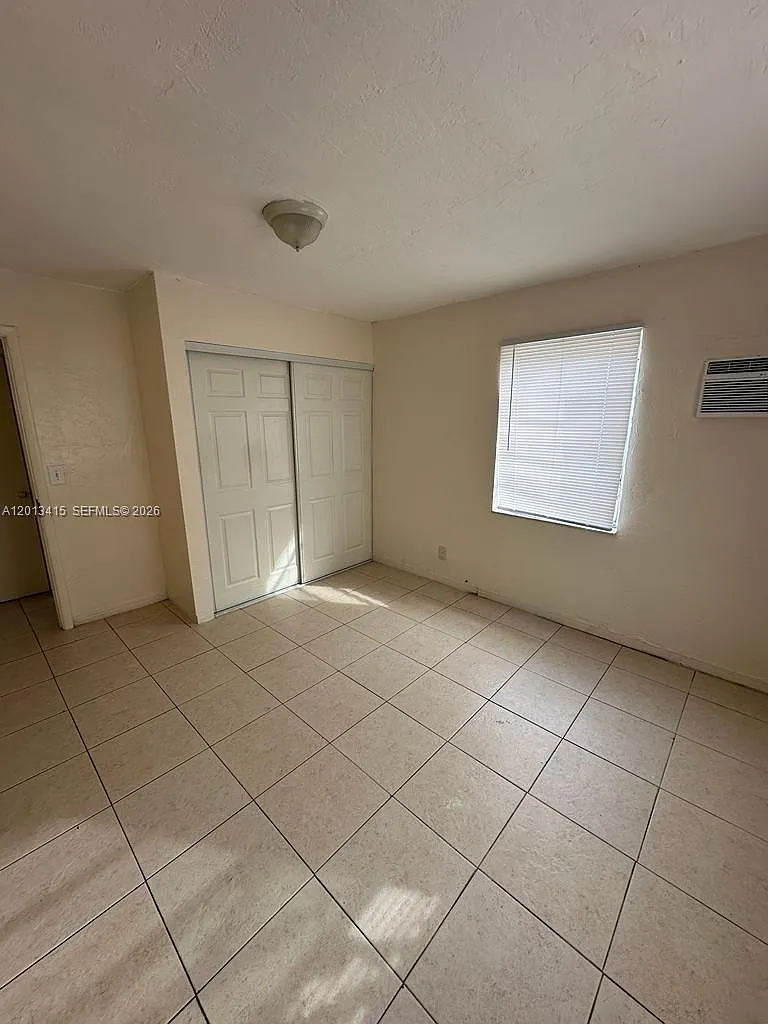 Building Photo - 756 NW 5th St #1S