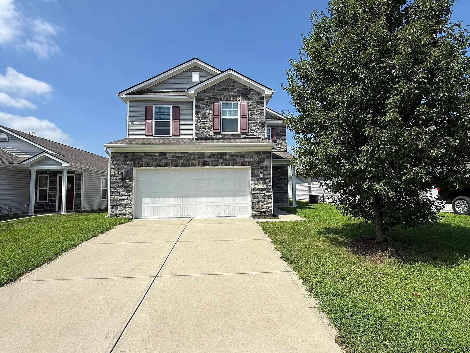 3 bed, 2.5 bath, 2130 sqft, $2,049 — Photo 1