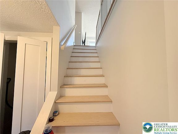 4th image of 17 Heath Ln