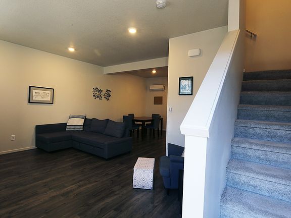 View from the front door into the Livingroom