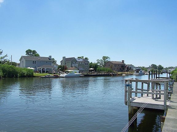 3rd image of 102 E Shore Dr