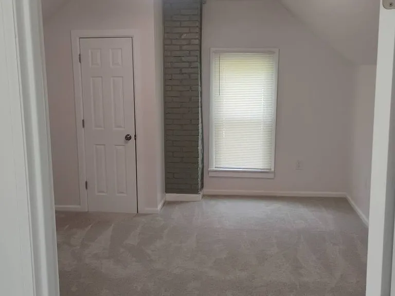 6015 Hosmer Ave — Photo 48
