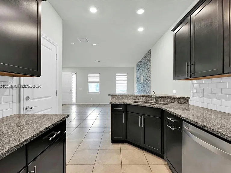 1240 Eucalyptus Dr #2 — Photo 9