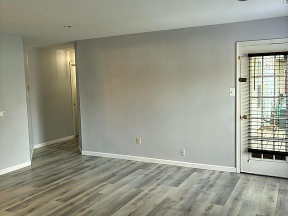 2nd image of 419 Hancock Pl