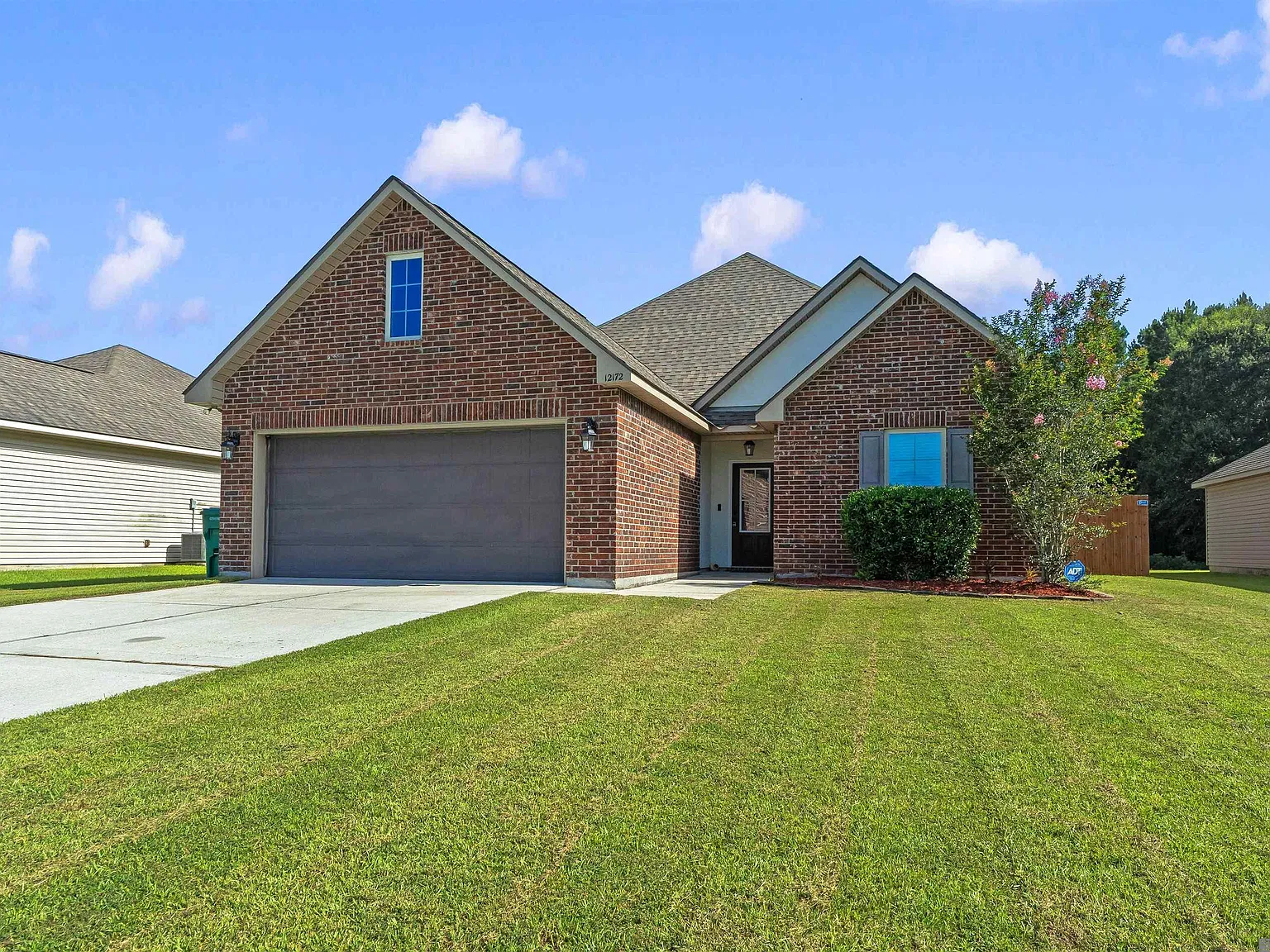 3 bed, 1617 sqft, $1,900 — Photo 1