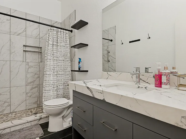 409 Creek Point Ln — Photo 6