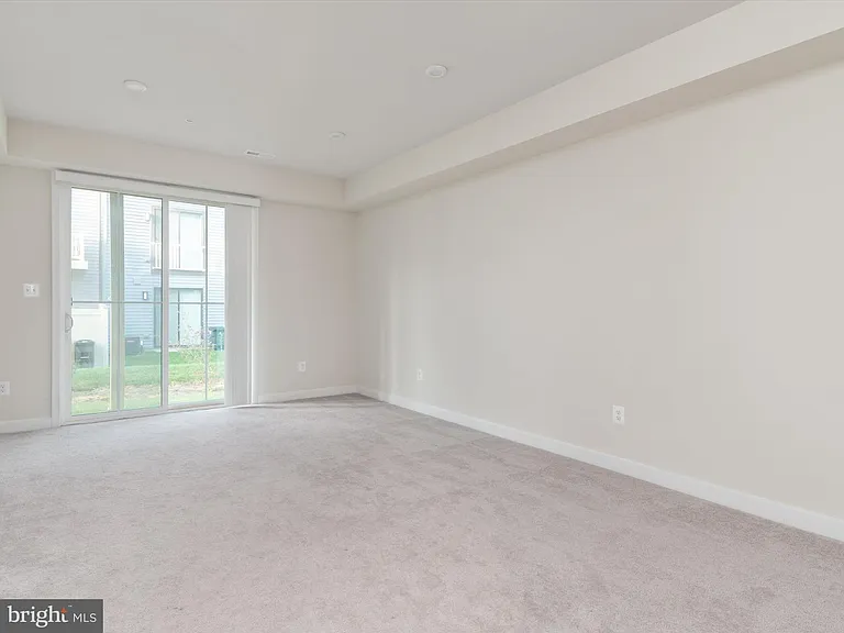 559 Levanna Lane Gln — Photo 8
