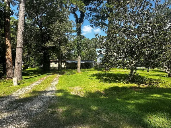13023 Maplewood Ln, Old River Winfree, TX 77535