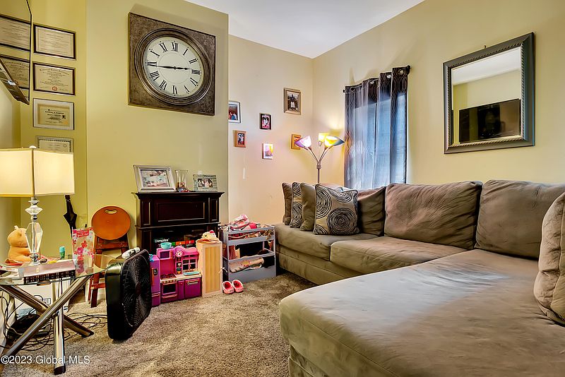 2nd image of 477-479 1st Street