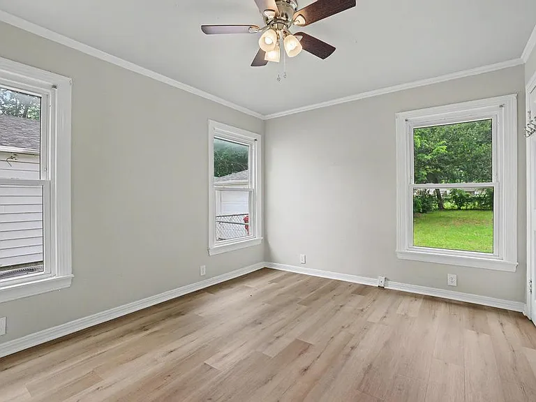 1112 N Lockhart St — Photo 11