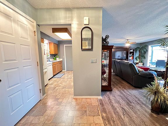 3rd image of 109 Iroquois Dr