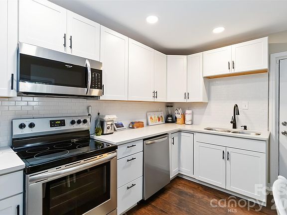 3rd image of 106 Robinson Ave