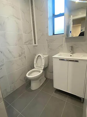 Rented by Voro Purple LLC | media 31