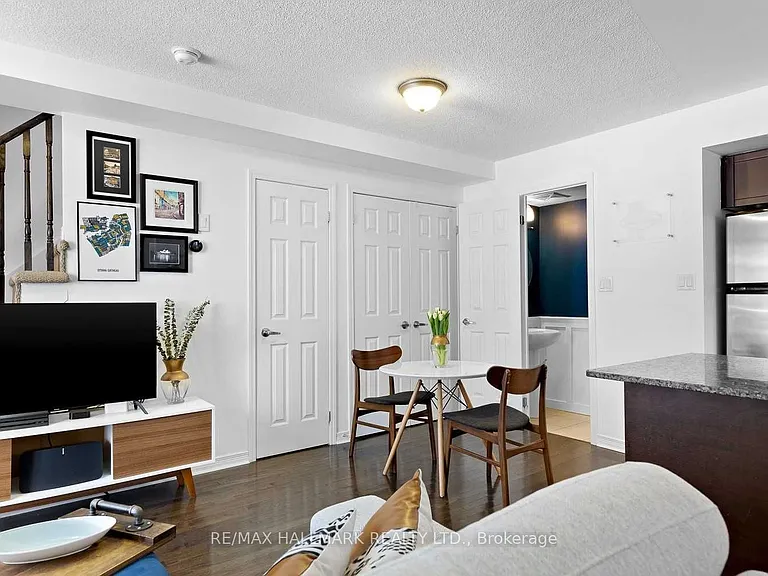 11 Ruttan St #122 — Photo 9
