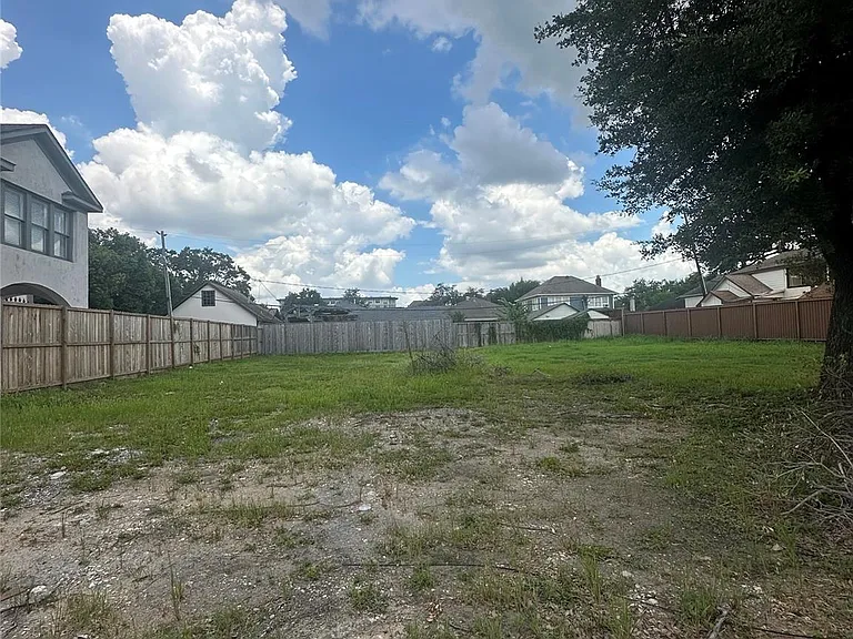 1648 Richmond Ave — Photo 3