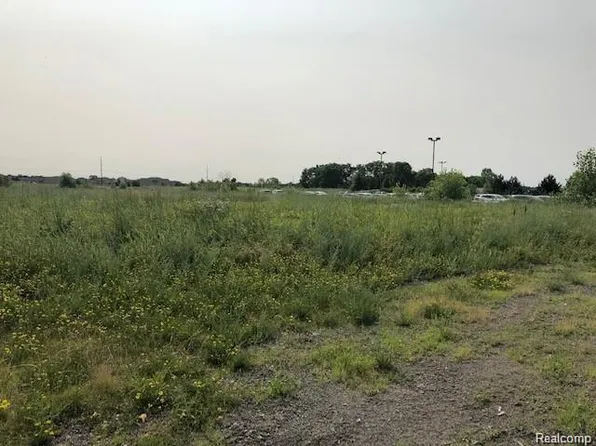 3101 E West Maple Rd, Commerce Township, MI 48390