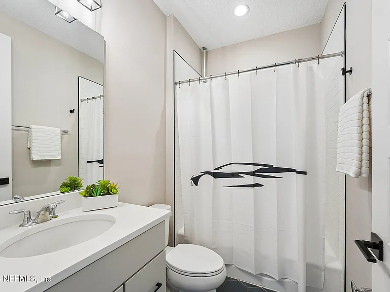 10223 Silverbrook Trl — Photo 31