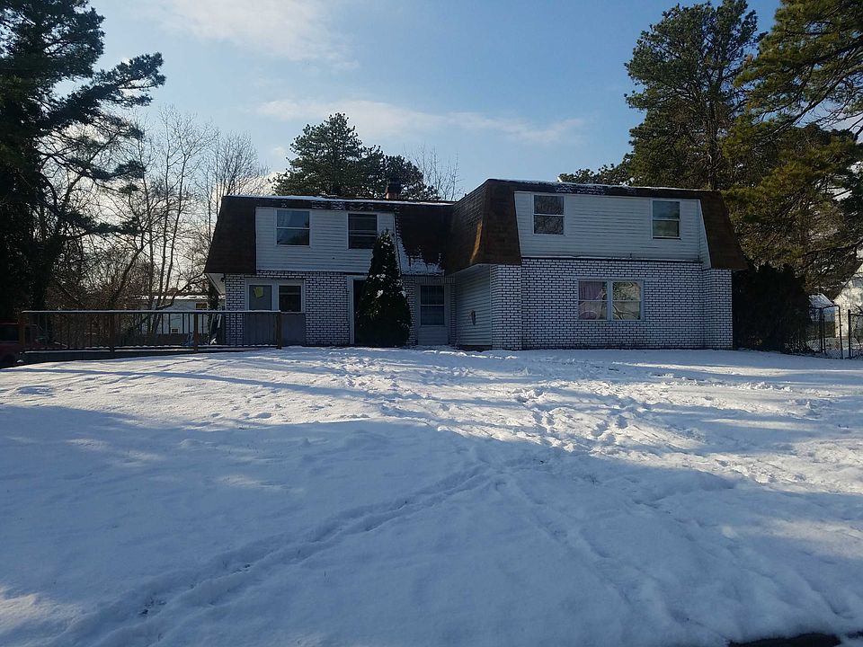 1st image of 46 Crooked Pine Dr