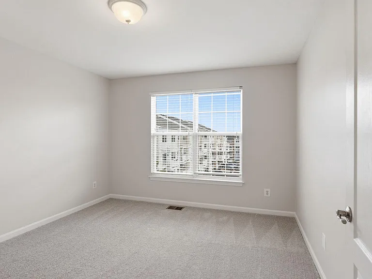 15360 Kensington Park Dr — Photo 19