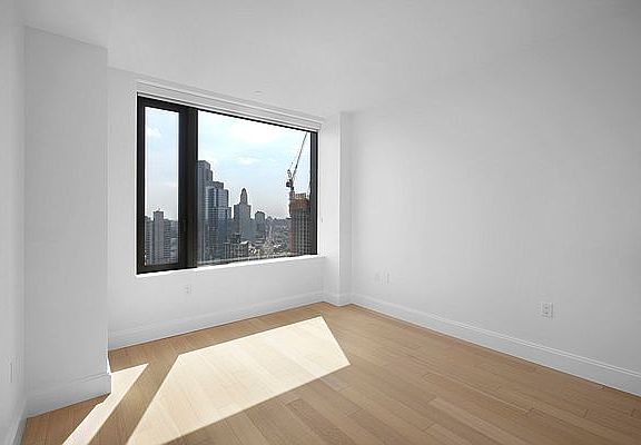 5th image of 10 City Pt APT 31G