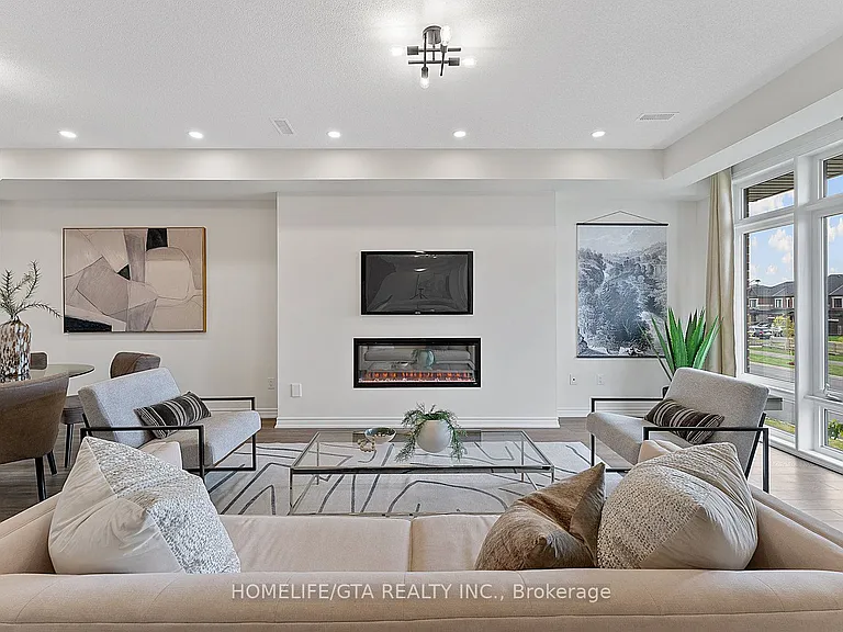 7 Holyrood Cres — Photo 11